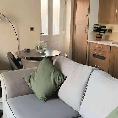 Elegant Retreat-stylish 1br Near Yorkshire Daire